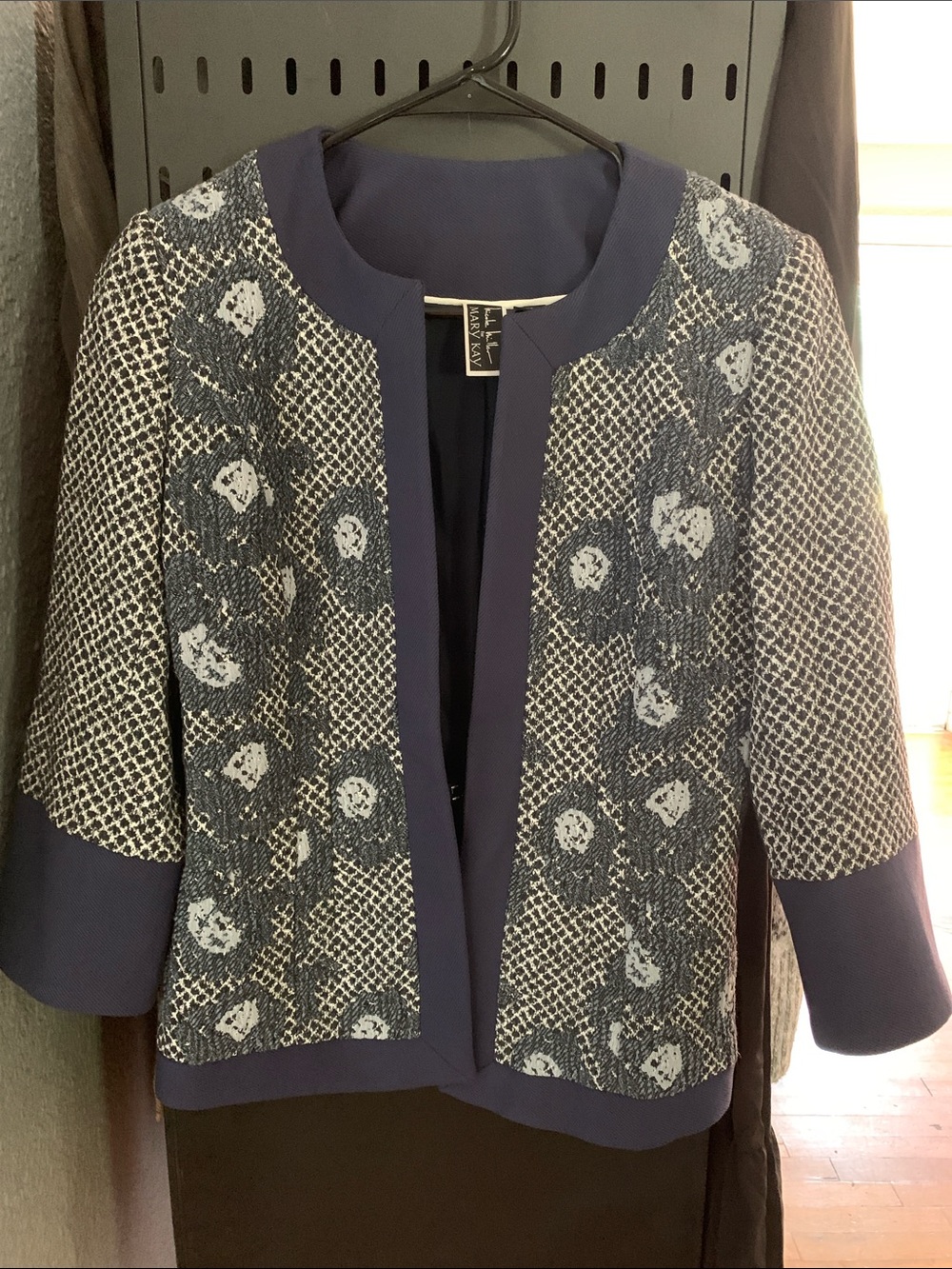 Nicole Miller Mary Kay director suit jacket Navy & White Floral Knit retired 0R